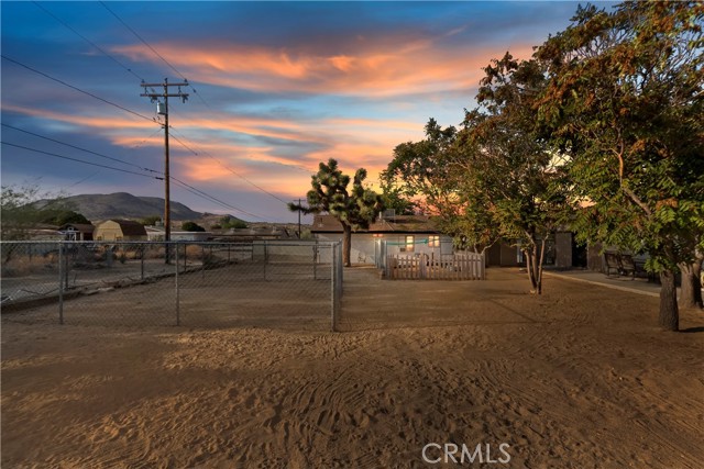 Detail Gallery Image 1 of 38 For 6374 Linda Lee Dr, Yucca Valley,  CA 92284 - 3 Beds | 2 Baths