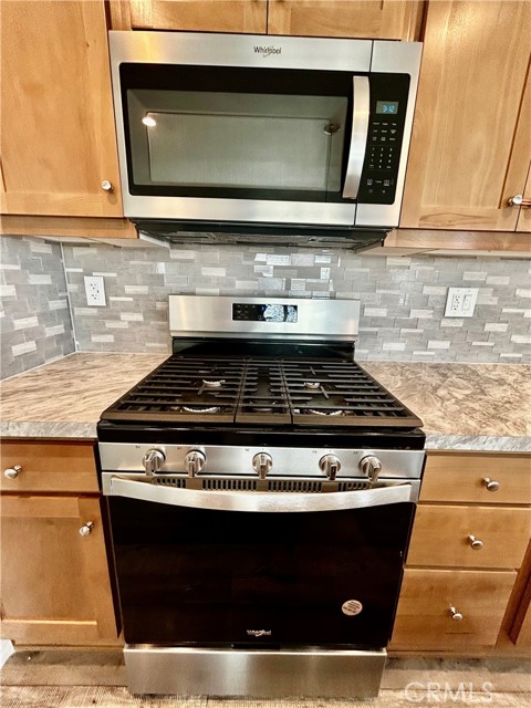 Detail Gallery Image 11 of 24 For 675 W Oakland Ave #A4,  Hemet,  CA 92543 - 3 Beds | 2 Baths