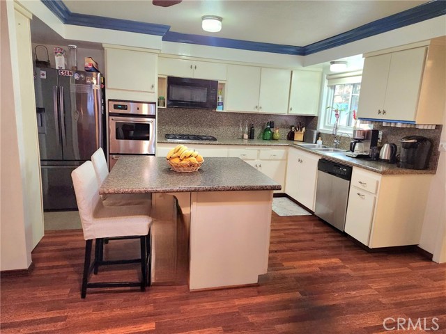 Detail Gallery Image 18 of 71 For 19755 Steinway St, Canyon Country,  CA 91351 - 3 Beds | 2 Baths