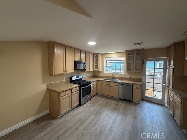 Detail Gallery Image 3 of 9 For 12832 Muroc, Norwalk,  CA 90650 - 3 Beds | 2 Baths