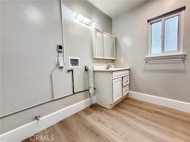 Detail Gallery Image 32 of 73 For 24204 Calvert, Woodland Hills,  CA 91367 - 6 Beds | 3 Baths