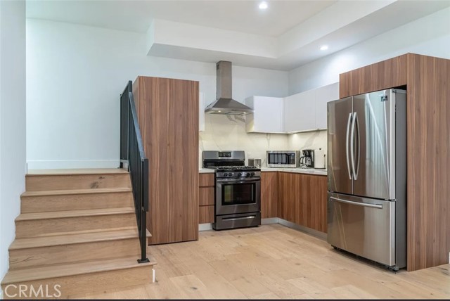 Detail Gallery Image 3 of 25 For 12134 Clarkson Rd, Los Angeles,  CA 90064 - 2 Beds | 3/1 Baths