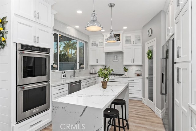 12 La Perla, Lake Forest CA: https://media.crmls.org/medias/c78fa6e2-6742-42ee-9c10-57f2b48f0e3f.jpg