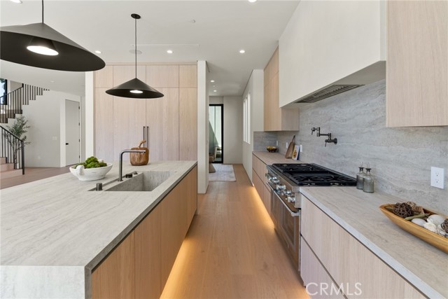 Detail Gallery Image 15 of 75 For 14738 Otsego St, Sherman Oaks,  CA 91403 - 5 Beds | 5/1 Baths