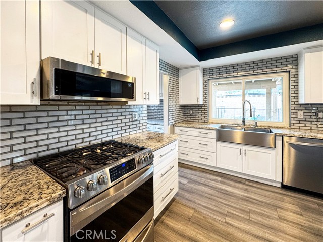 Detail Gallery Image 4 of 44 For 43158 San Mateo Way, Hemet,  CA 92544 - 3 Beds | 2 Baths