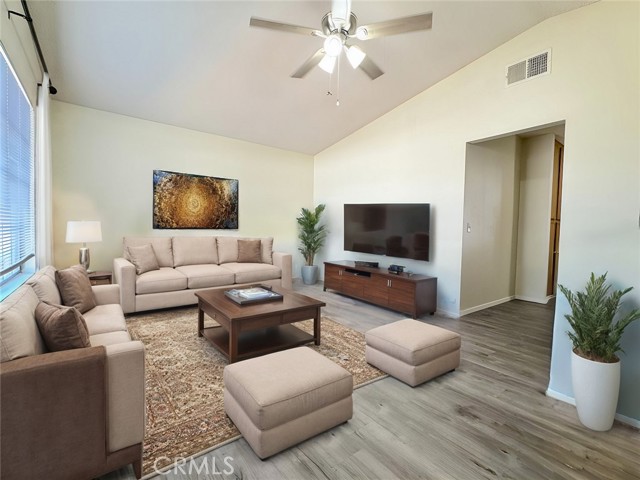 Detail Gallery Image 5 of 37 For 27411 Hacienda Dr, Menifee,  CA 92586 - 2 Beds | 2 Baths