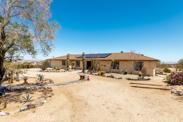 Detail Gallery Image 1 of 75 For 6425 Indian Cove Rd, Twentynine Palms,  CA 92277 - 4 Beds | 3 Baths