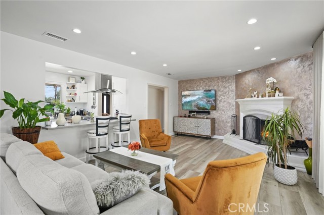 8745 Valjean Avenue, North Hills CA: https://media.crmls.org/medias/c793b9db-ec14-4ade-97ab-38f54aff768f.jpg