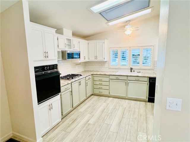 Detail Gallery Image 9 of 27 For 2050 Springfield #213,  Chico,  CA 95928 - 2 Beds | 2 Baths