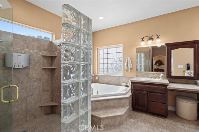 13985 Evergreen Lane, Victorville CA: https://media.crmls.org/medias/c7947353-771c-4add-8e67-b007ddafb75c.jpg