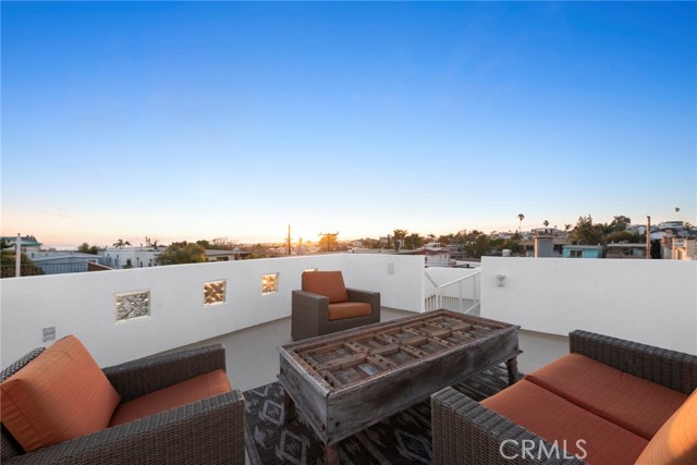 1108 1st Place, Hermosa Beach, California 90254, 3 Bedrooms Bedrooms, ,2 BathroomsBathrooms,Residential,Sold,1st,SB22157669