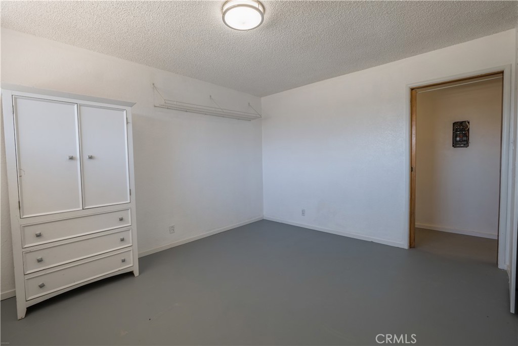 https://media.crmls.org/medias/c7948018-4a8d-46f4-ac69-6cb04b580d24.jpg?preset=X-Large