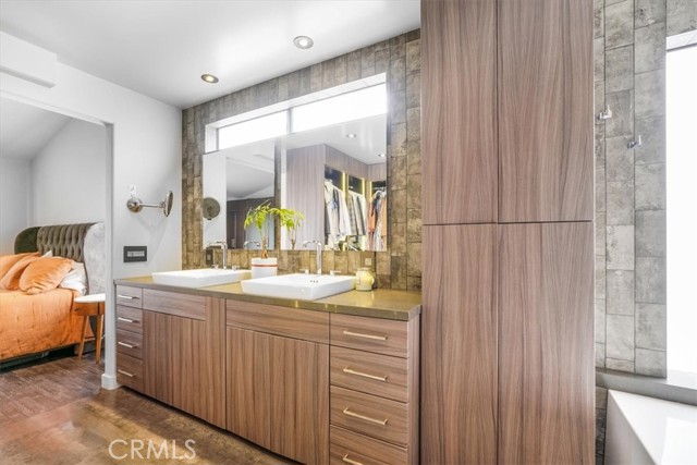 479 Pesaro Street, Oak Park CA: https://media.crmls.org/medias/c79556fe-b6a6-48fb-ae3e-0af86c29fcca.jpg