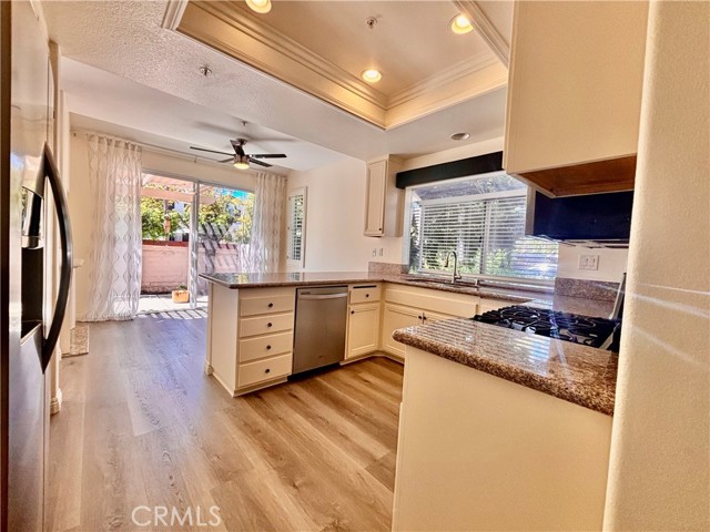 Detail Gallery Image 5 of 26 For 2316 Cascade, Tustin,  CA 92782 - 3 Beds | 3 Baths