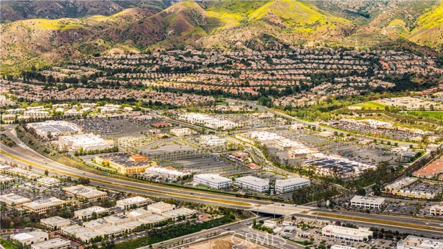 101 Bear Leaf, Lake Forest CA: https://media.crmls.org/medias/c7974dbc-cac9-4b35-bb81-71b406accb25.jpg