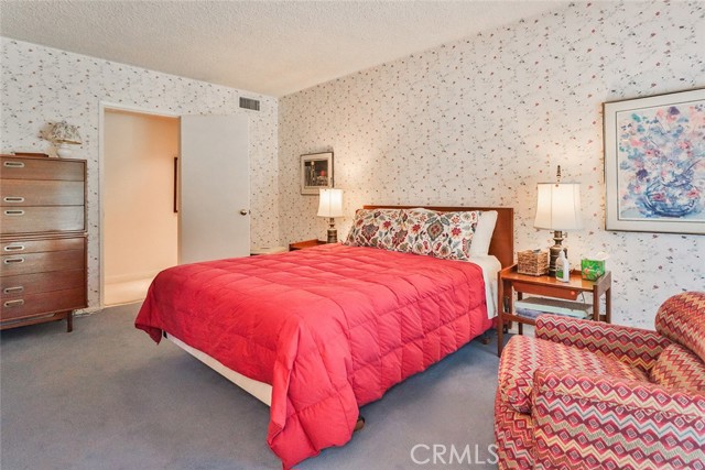 9845 Encino Avenue, Northridge CA: https://media.crmls.org/medias/c7982220-c99e-42f9-91c0-88797d85e909.jpg