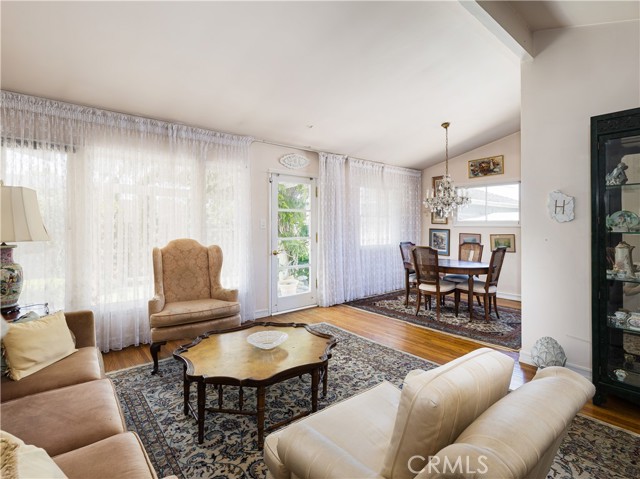 5202 Scott Street, Torrance CA: https://media.crmls.org/medias/c799b45e-330b-4cd7-80bf-e5469fb23e22.jpg