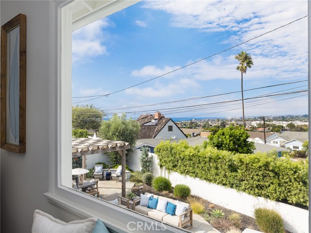 237 Via Los Miradores, Redondo Beach CA: https://media.crmls.org/medias/c799b8ec-72d1-421f-b244-86835cf0810f.jpg