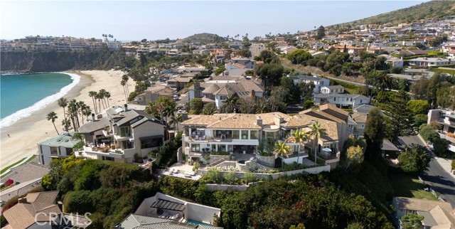 86 Emerald Bay, Laguna Beach CA: https://media.crmls.org/medias/c799fe82-a0cf-4c09-a760-594f757e342f.jpg
