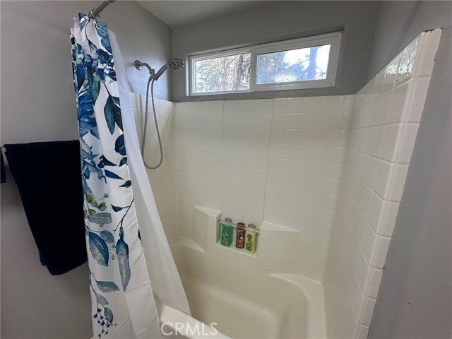 Detail Gallery Image 28 of 34 For 2551 Rim of the World Dr, Running Springs,  CA 92382 - 3 Beds | 2 Baths