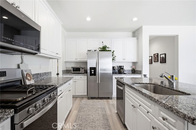 Detail Gallery Image 10 of 25 For 29068 Golden Sunset, Winchester,  CA 92596 - 4 Beds | 2 Baths