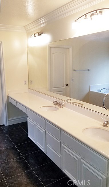 Detail Gallery Image 18 of 38 For 49 Elizabeth Ln, Irvine,  CA 92602 - 4 Beds | 2/1 Baths