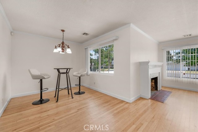 Detail Gallery Image 14 of 45 For 404 W Robinson Ave, Fresno,  CA 93705 - 3 Beds | 2 Baths