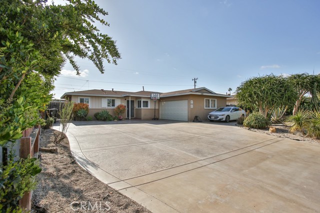 12621 Sweetbriar Drive, Garden Grove CA: https://media.crmls.org/medias/c79f0094-f75d-414b-937a-1f54551af602.jpg