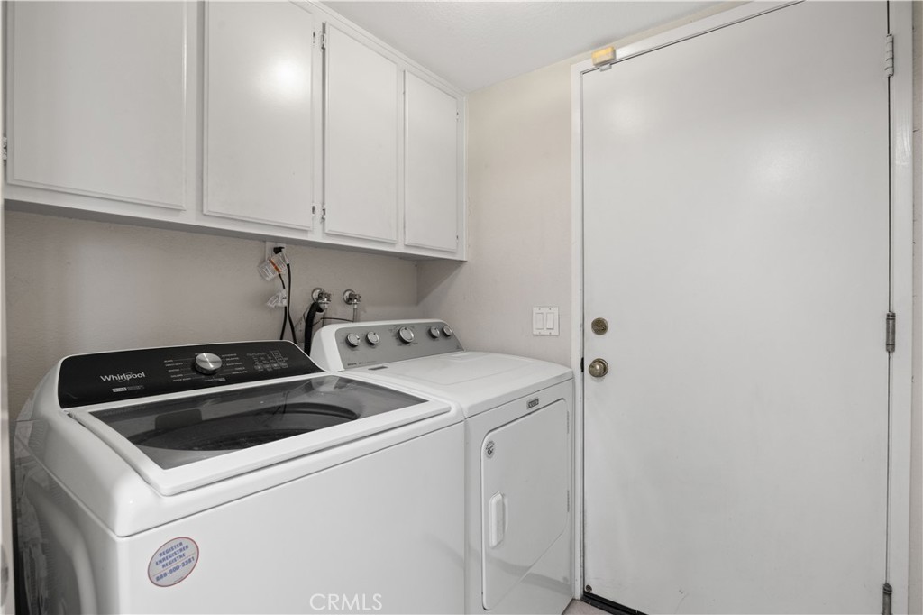 https://media.crmls.org/medias/c79f3983-63bb-411d-a12f-e6a8927afba1.jpg?preset=X-Large