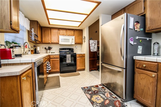 Detail Gallery Image 10 of 18 For 19065 Elm, Apple Valley,  CA 92308 - 2 Beds | 2 Baths