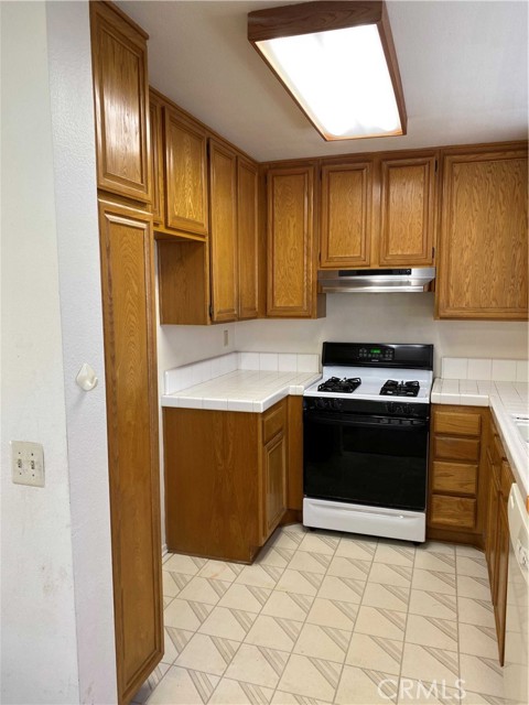 Detail Gallery Image 6 of 11 For 2800 Plaza Del Amo #215,  Torrance,  CA 90503 - 2 Beds | 2/1 Baths