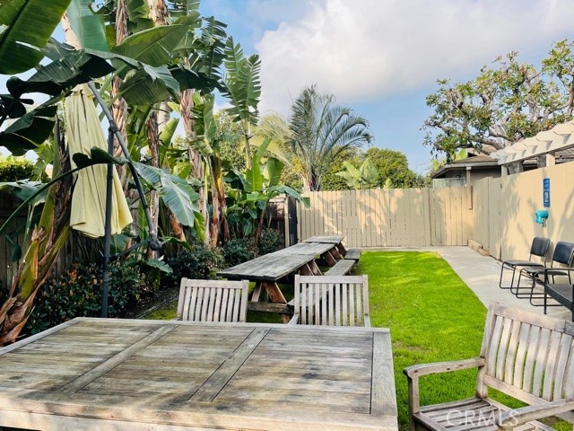 Detail Gallery Image 18 of 18 For 17092 Emerald #E,  Huntington Beach,  CA 92647 - 2 Beds | 1 Baths