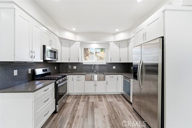 Detail Gallery Image 22 of 49 For 15944 Valerio St, Van Nuys,  CA 91406 - 7 Beds | 5 Baths