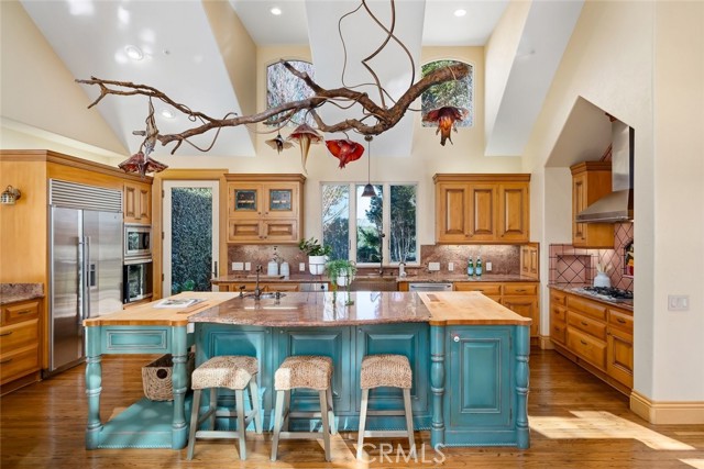 Detail Gallery Image 6 of 70 For 6550 Avila Valley Dr, San Luis Obispo,  CA 93405 - 9 Beds | 9/1 Baths