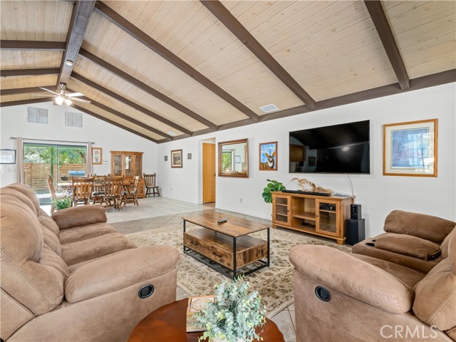 Detail Gallery Image 10 of 65 For 52092 Road 423, Oakhurst,  CA 93644 - 5 Beds | 3 Baths