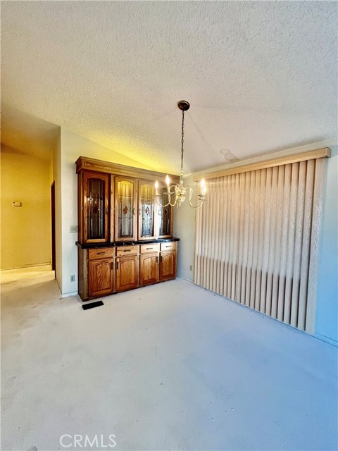 24600 Mountain Ave, Hemet CA: https://media.crmls.org/medias/c7a66239-e7c0-4cd4-b981-03a4ebb6cd61.jpg