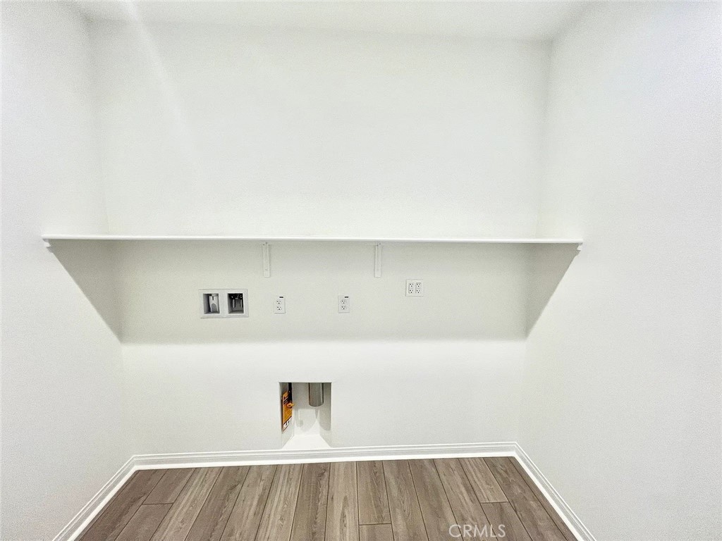 https://media.crmls.org/medias/c7a6ce65-3751-4232-8e52-47643e2c3098.jpg?preset=X-Large
