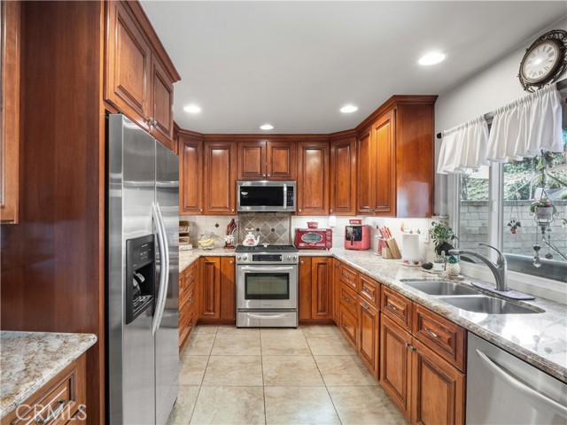 Detail Gallery Image 2 of 16 For 27015 Las Mananitas, Valencia,  CA 91354 - 4 Beds | 3 Baths