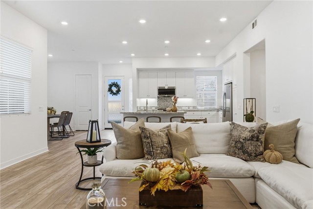 Detail Gallery Image 13 of 46 For 27410 N Merlin Pl #101,  Valencia,  CA 91381 - 2 Beds | 2 Baths