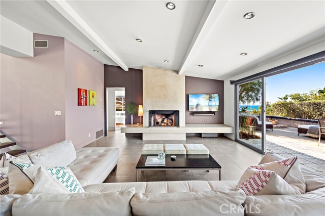 Detail Gallery Image 9 of 46 For 30692 Marilyn, Laguna Beach,  CA 92651 - 4 Beds | 3/1 Baths