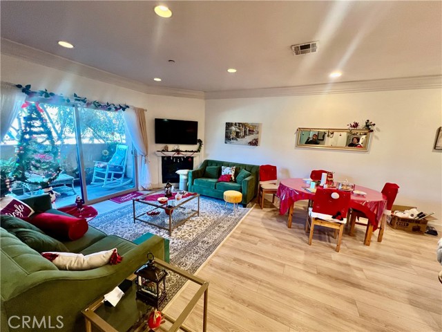 Detail Gallery Image 3 of 15 For 1515 Grismer Ave #102,  Burbank,  CA 91504 - 2 Beds | 2 Baths
