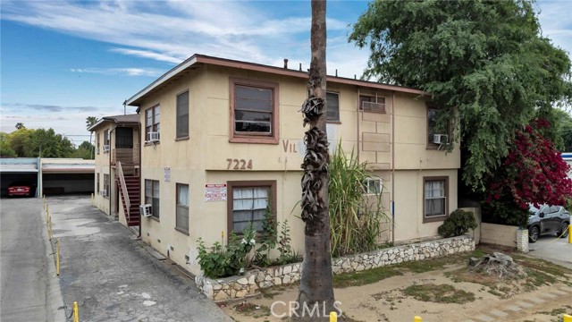 7224 Hazeltine Avenue, Van Nuys CA: https://media.crmls.org/medias/c7a85a8d-88f4-45fa-9014-7fdc0cd667e8.jpg