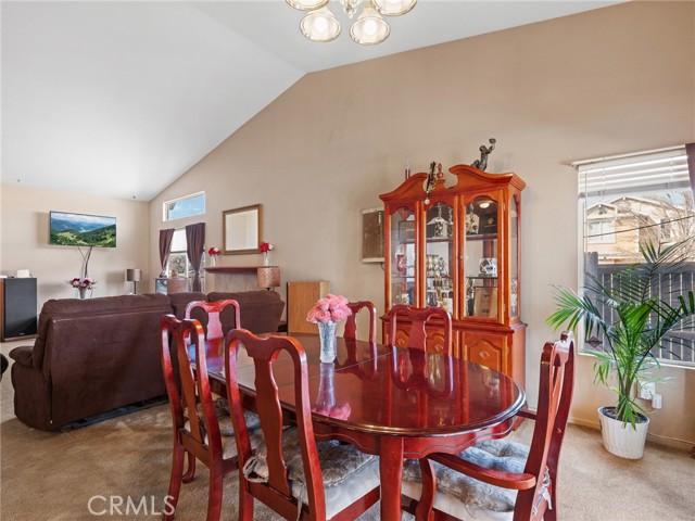 Detail Gallery Image 8 of 34 For 14621 Carob St, Victorville,  CA 92394 - 4 Beds | 3 Baths