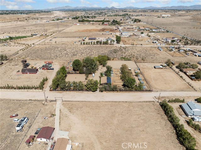 19976 Cornelian, Apple Valley CA: https://media.crmls.org/medias/c7a8792b-97d3-4e29-86f6-ca1059170b04.jpg