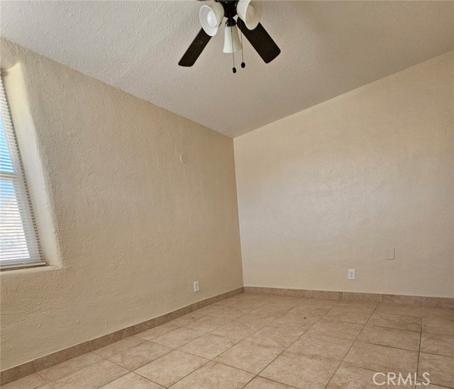Detail Gallery Image 4 of 8 For 301 N 1st Ave #1,  Barstow,  CA 92311 - 1 Beds | 1 Baths