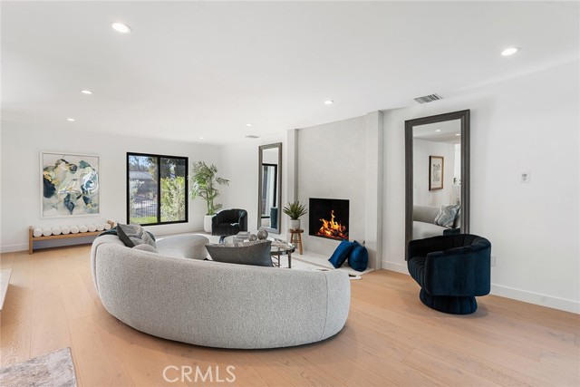 Detail Gallery Image 10 of 54 For 5630 Blanco Ave, Woodland Hills,  CA 91367 - 4 Beds | 4/1 Baths
