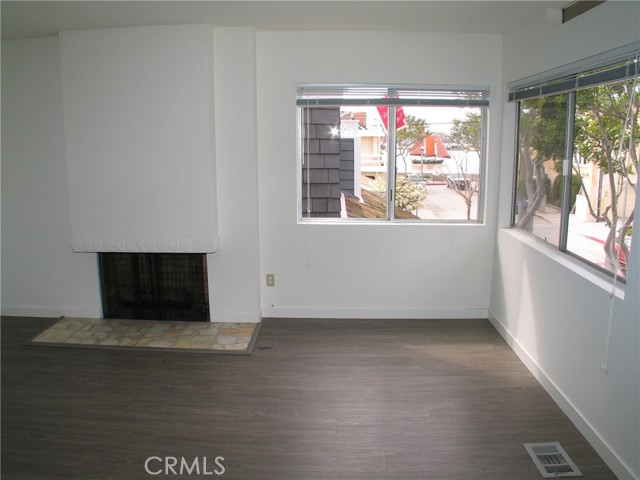 Detail Gallery Image 8 of 20 For 112 Pearl Ave, Newport Beach,  CA 92662 - 3 Beds | 3 Baths