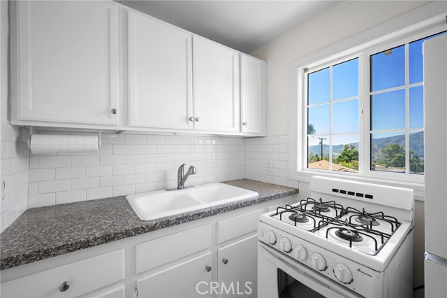 Detail Gallery Image 9 of 25 For 2526 Foothill Bld #1/2,  La Crescenta,  CA 91214 - 2 Beds | 1 Baths