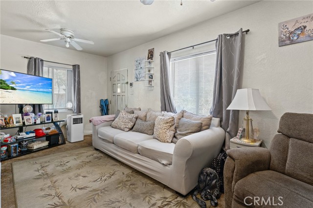 608 E Main Street, Santa Paula CA: https://media.crmls.org/medias/c7aa7e15-c83a-488b-be47-8cfb61a1d22b.jpg