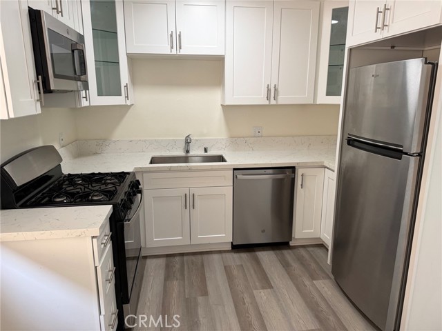 Detail Gallery Image 5 of 25 For 2209 Carnegie Ln #2,  Redondo Beach,  CA 90278 - 2 Beds | 1 Baths